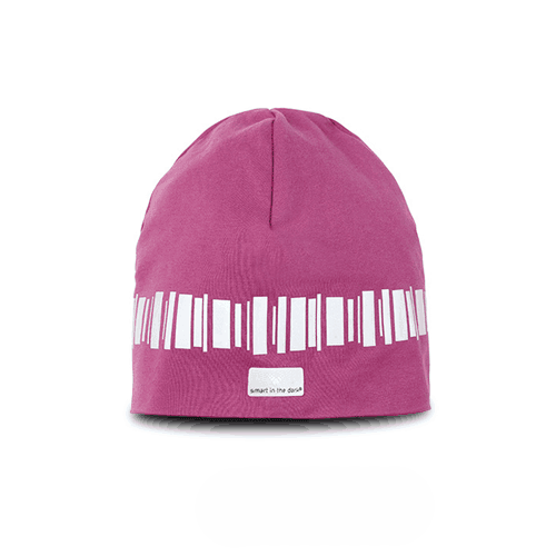 Kjekk reflekslue i bomull i vakker rosa. En reflekterende løkke i mønsteret nordlys løper rundt hatten.
