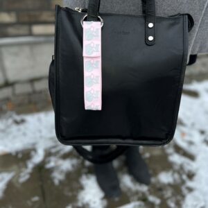 ELNA – lekker bag-charm i refleks, lyserosa med motiv: rev, Smart in the Dark