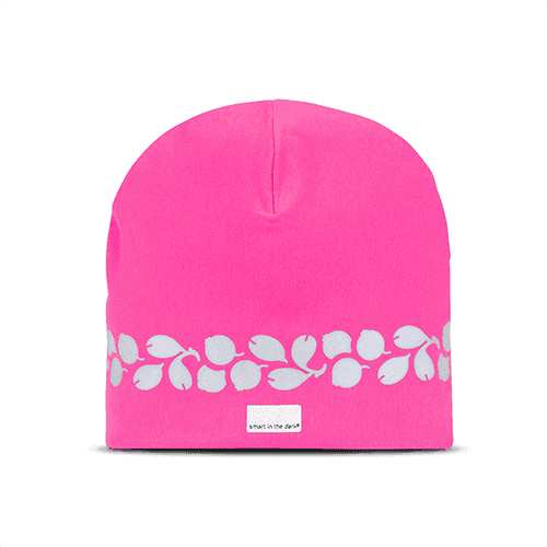 Nice and soft hat with reflectives and a trending color of fuxia. Reflectivepattern similar lingonberries runs around the hat