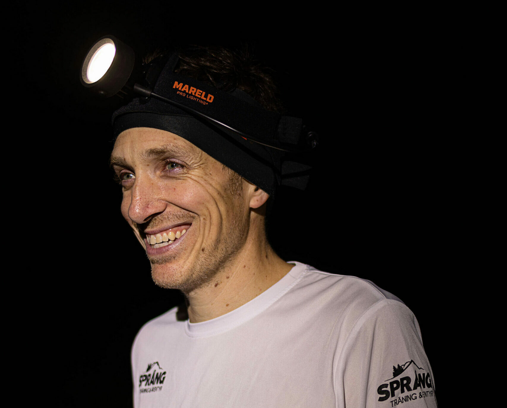 Traillöparen Joel Språng about safe running in the dark with reflective gear - interview with Smart in the dark
