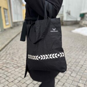 Nice reflective cotton tote bag with double handles in black. Pattern: Oat, Smart in the dark